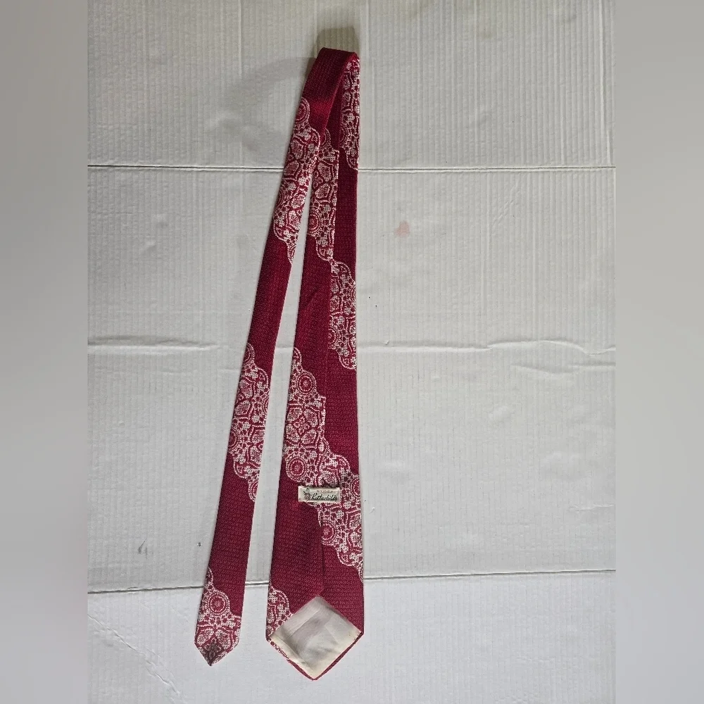Rothschild's Vintagr Red Paisley Tie